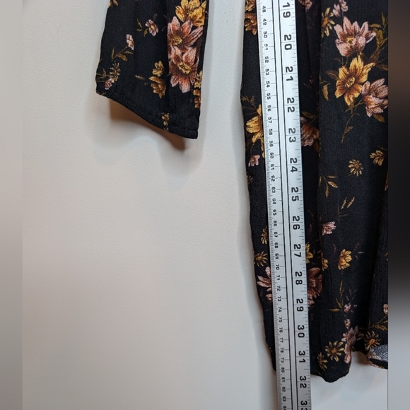 Forever 21 Long Sleeve Floral Wrap Dress Women’s Size Large Black and Yellow - Picture 6 of 9
